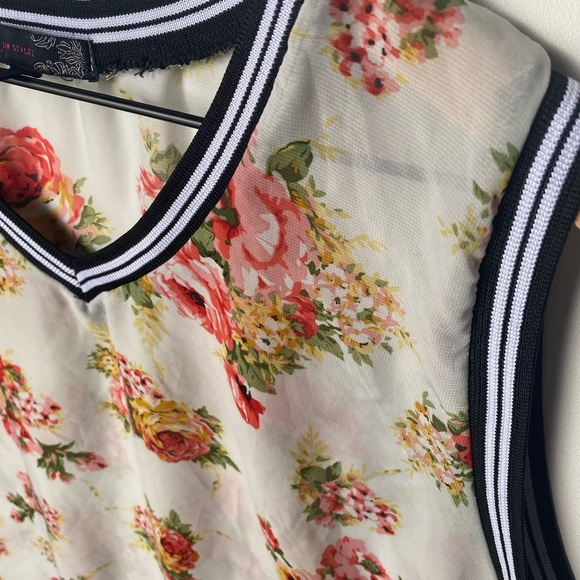 JW Floral Sheer Sleeveless v-neck top, Size Large - Picture 6 of 8